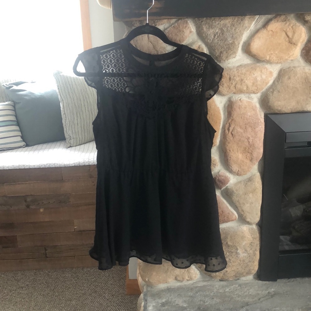 Torrid Sleeveless black lace top blouse size 0
